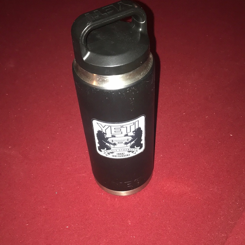Yeti 26oz water bottle